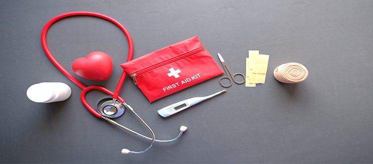 what is in a basic first aid kit