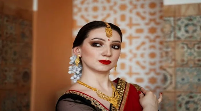 Indian Bridal Makeup Masterclass – Professional Make-up Techniques
